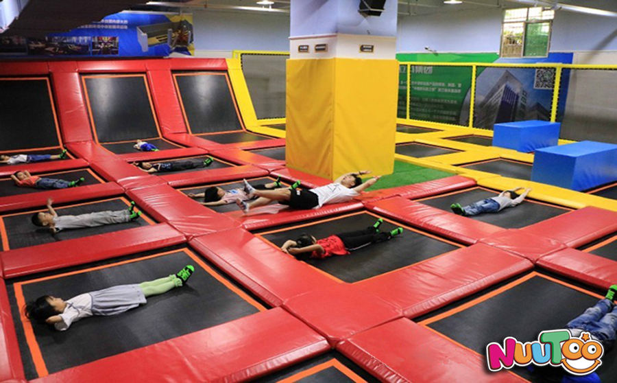 Equipo de juegos para niños + trampolín interior grande + parque de trampolines