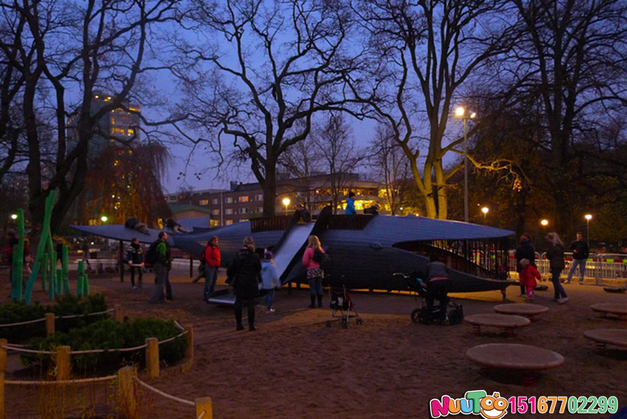 Paseo no estándar + tobogán combinado con tiburones + parque infantil (11)