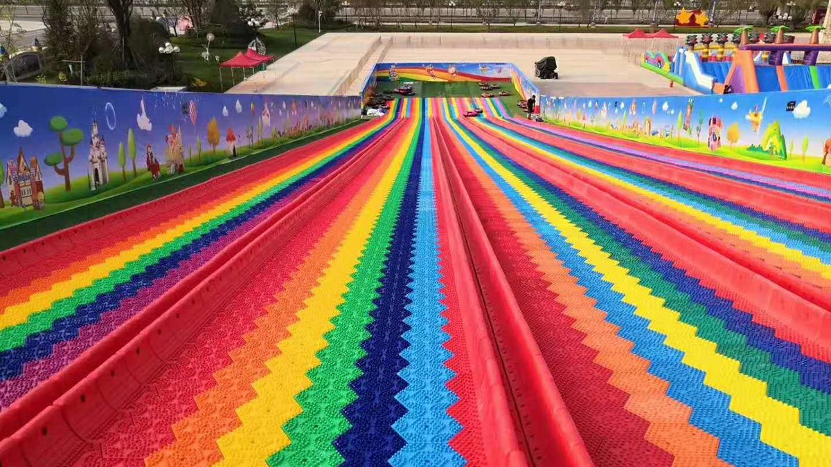 Equipos de juego Rainbow Slide en proyectos candentes, los inversores se unen