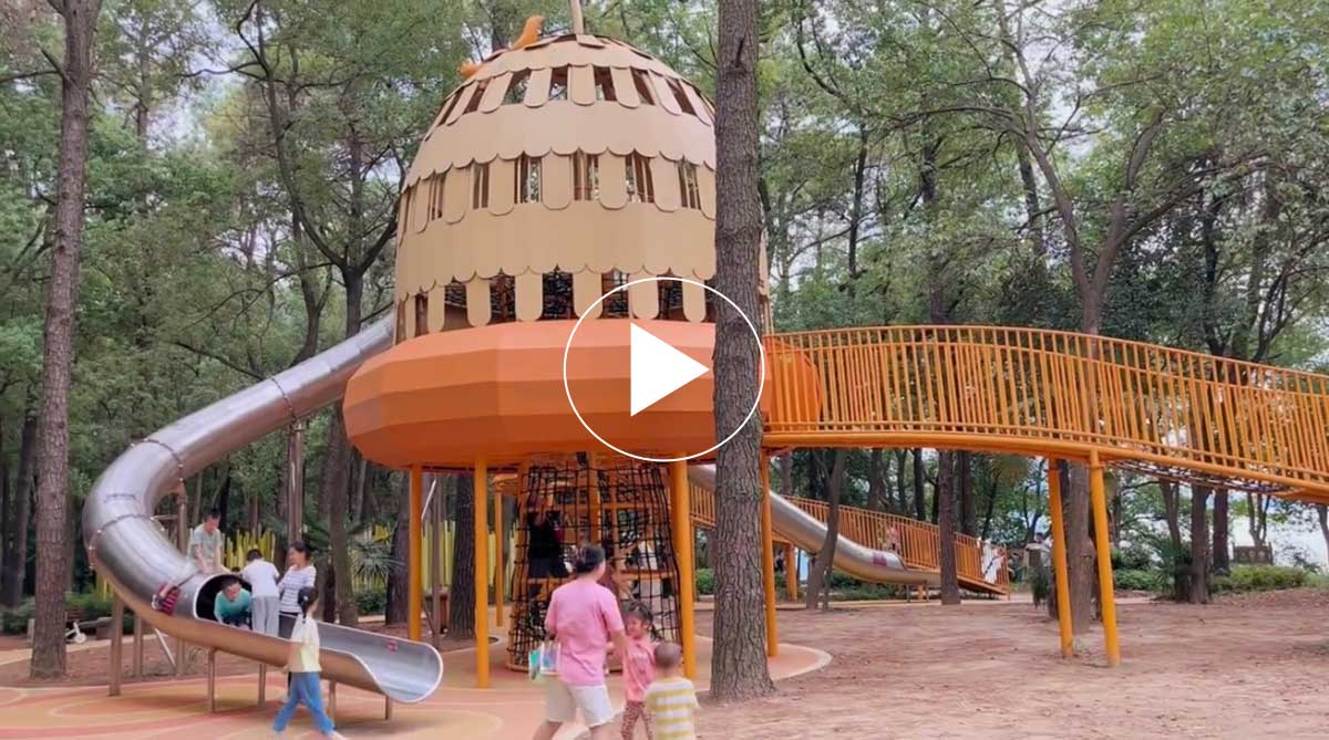 Parque infantil al aire libre