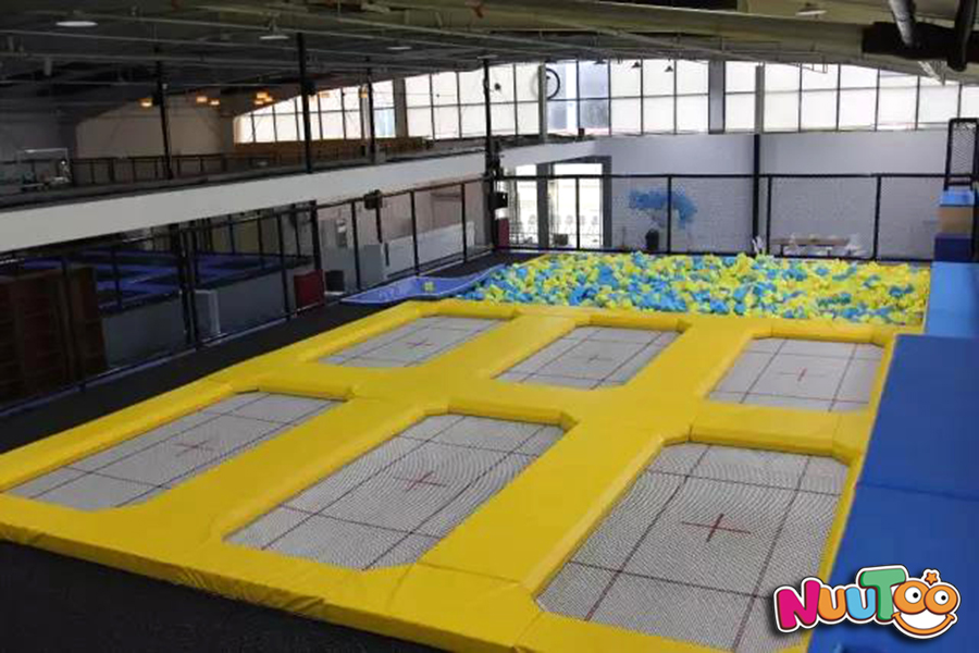 Parque de trampolines + Tobogán de acero inoxidable + Escalada