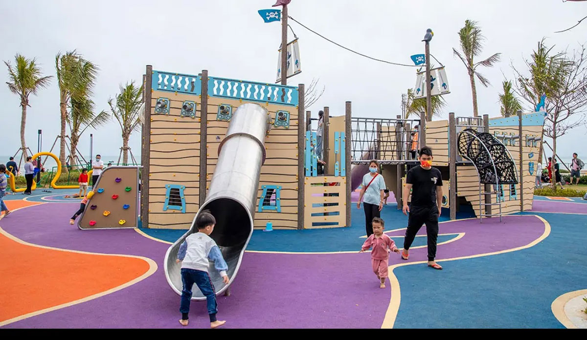 parque infantil de madera con barco pirata (1)