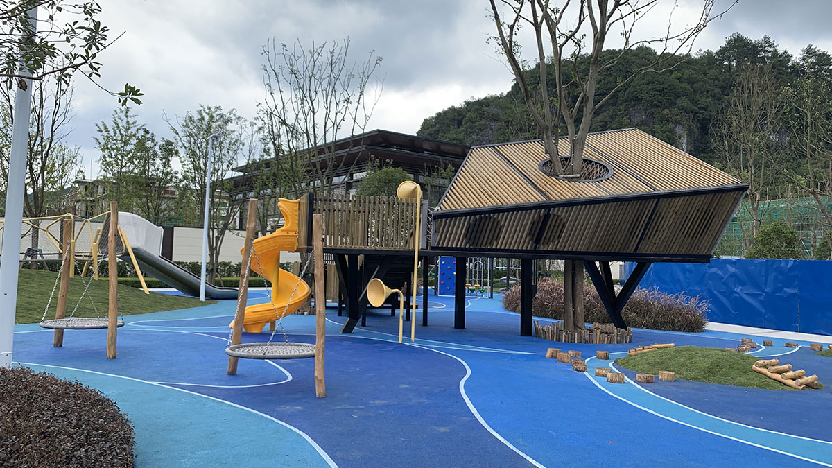 Outdoor playground equipment (1)