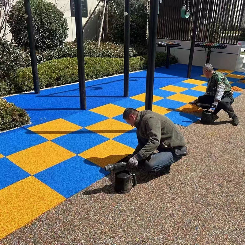 Proveedor de superficies de seguridad para parques infantiles de EPDM vertidas in situ