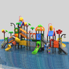 Estructuras de juegos de agua con temática de aventuras con toboganes