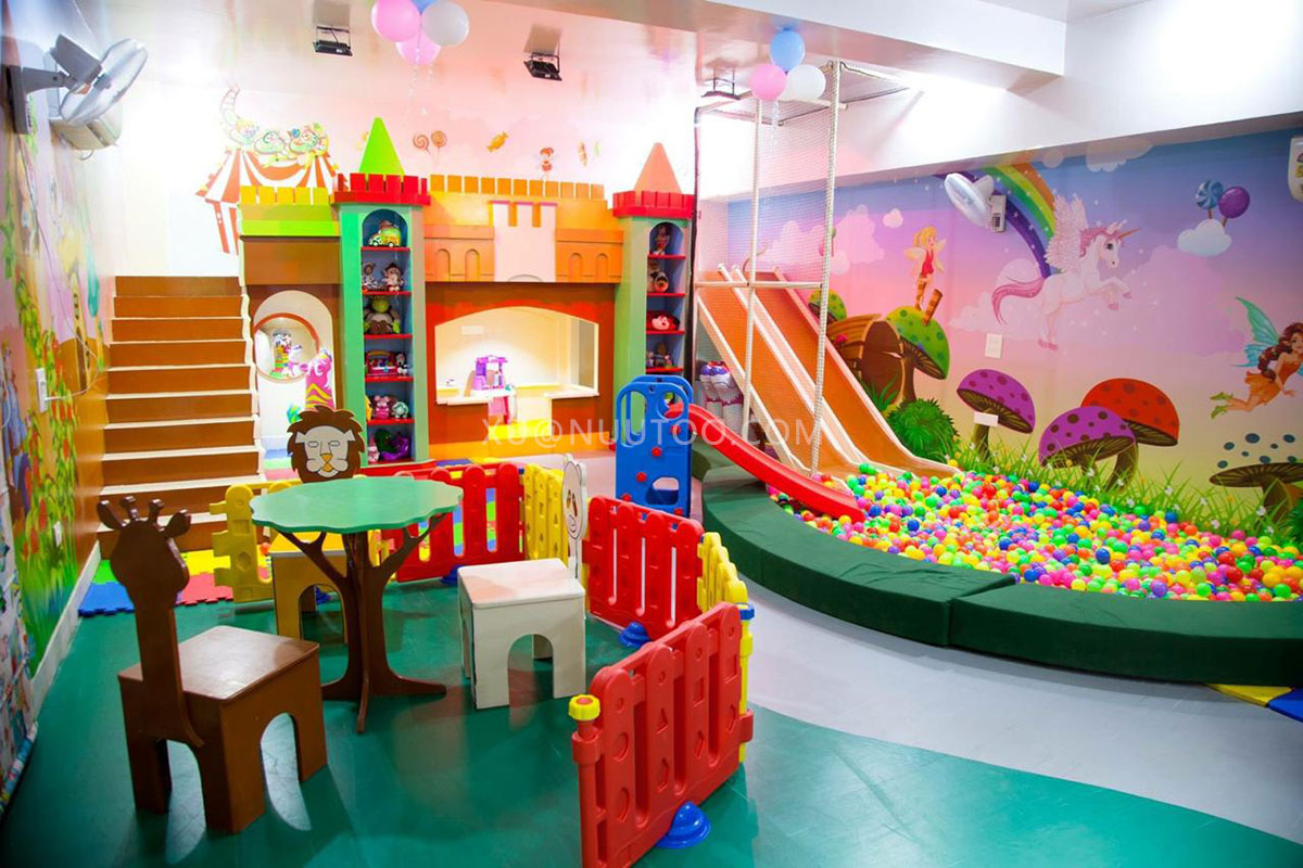 Parque infantil interior suave con tema de dulces (1) 