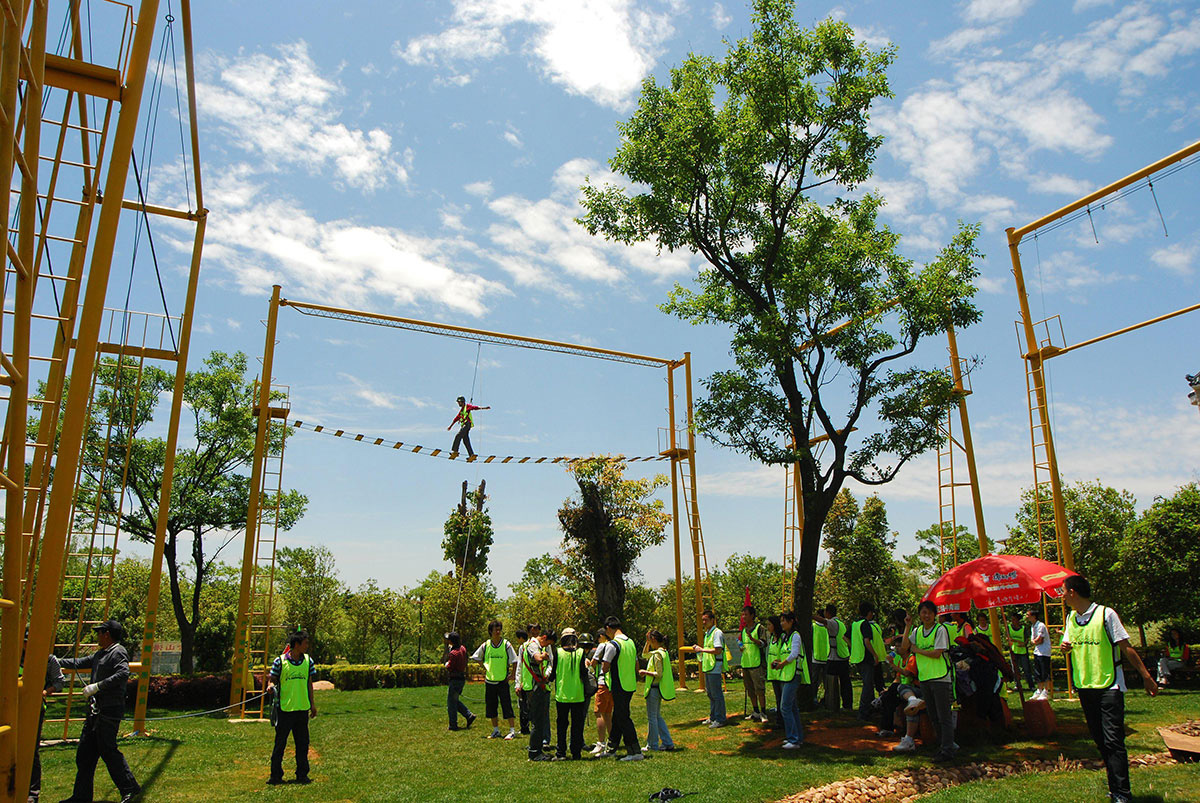 ¿Cuál es el papel importante en la escalada en instalaciones de juego al aire libre?tiene muchos beneficios