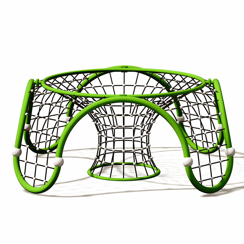 Los niños juegan al gimnasio al aire libre Dome Climber