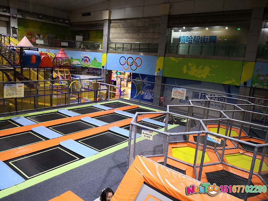 Parque de trampolines + Súper trampolín + Trampolín grande doméstico - (57)